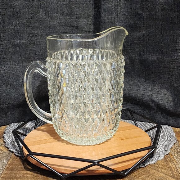 Elegant Diamond Pattern Glass Pitcher - Picture 4 of 7